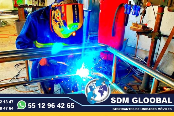 En Sdm Global Mexico Fabricacion conversion equipamiento y venta de Ambulancias de traslado en Mexico, somos fabricantes directos en Mexico. Sdm Global Mexico empresa 100% especializada en la venta fabricación conversión equipamiento de diferentes tipos de ambulancias de traslado y vehículos de emergencia, ofreciendo soluciones personalizadas para diversas necesidades en el mercado nacional.Dedicados a la fabricación de ambulancias y patrullas, ofreciendo servicios relacionados con la seguridad y emergencias, venta de unidades médicas móviles y ambulancias, además de carrocerías industriales,Somos un fabricante mexicano con más de 15 años de experiencia, especializado en la fabricación y comercialización de ambulancias y vehículos de rescate, con un enfoque en la alta calidad y el cumplimiento de normativas mexicanas.Diseñamos y equipamos ambulancias con la tecnología y los materiales necesarios para asegurar funcionalidad y seguridad, cumpliendo con las normativas mexicanas.En Sdm Global Mexico nos dedicamos a la Fabricacion conversion equipamiento y venta de Unidades Moviles Medicas Especiales en Mexico, somos fabricantes directos en Mexico.